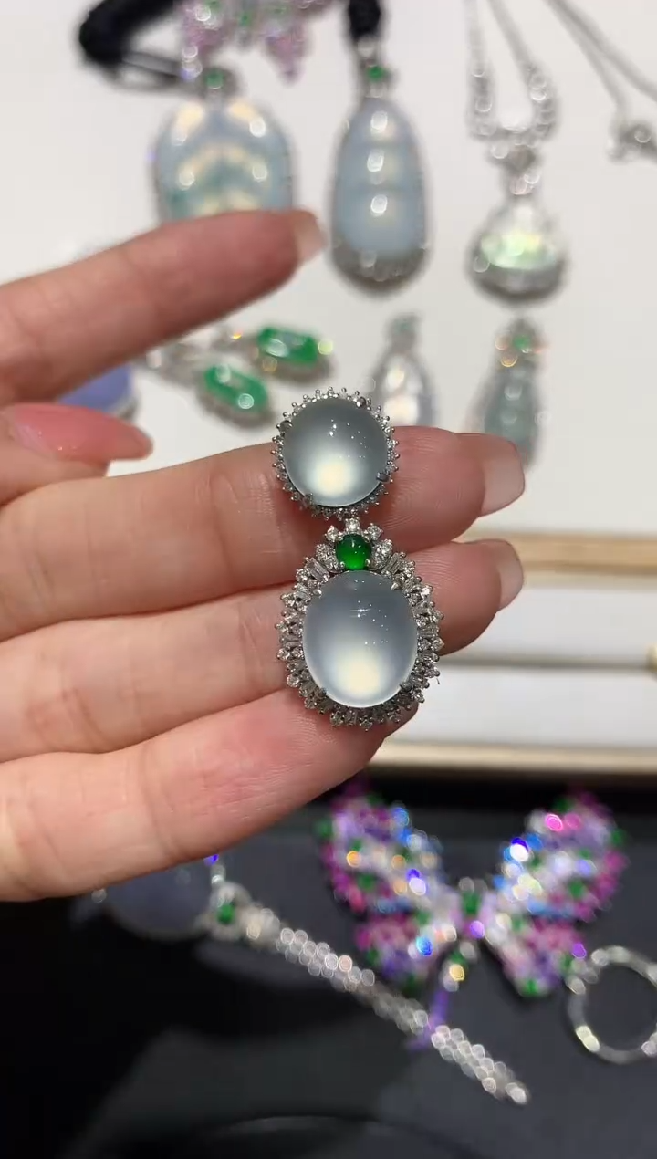 【闪购商品】翡翠吊坠(不含链)18K金镶嵌团购1