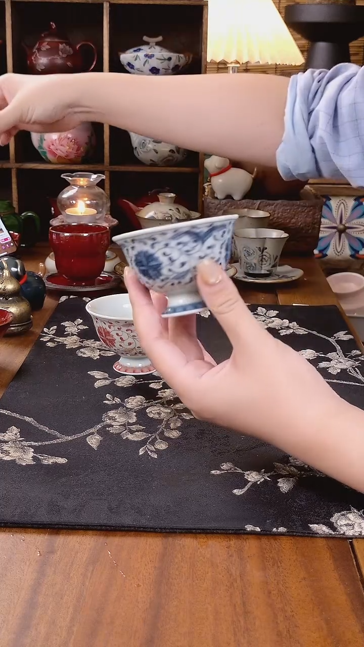 缠枝莲高脚主人杯