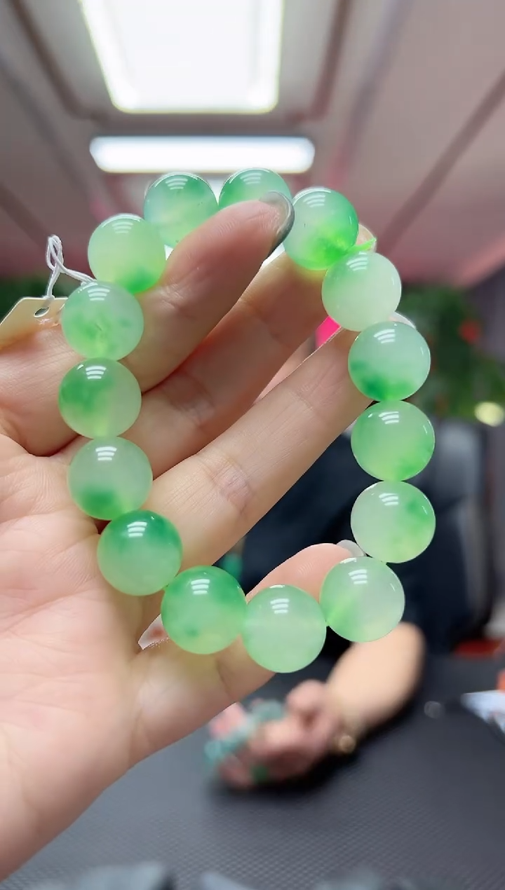 【闪购商品】翡翠手串未镶嵌多样性发货其中发一