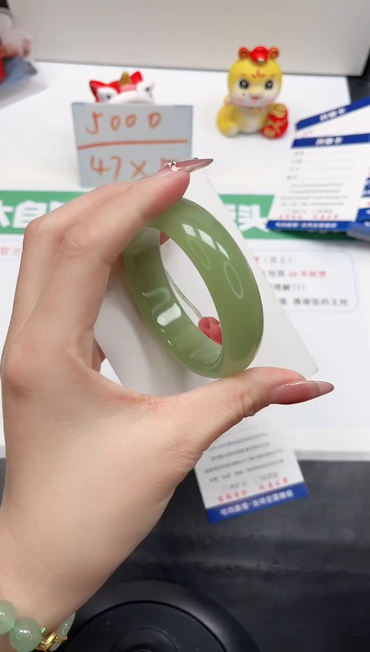 【闪购商品】石英质玉手镯未镶嵌58-55.7