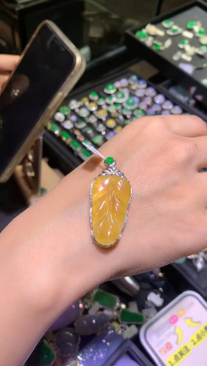 【闪购商品】翡翠吊坠(不含链)18K金镶嵌叶子