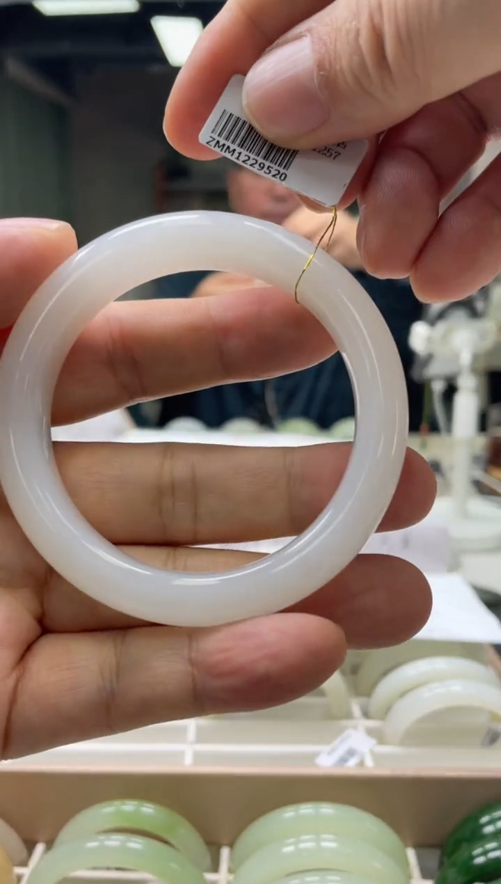 【闪购商品】和田玉手镯未镶嵌编码 9520圈口57-58