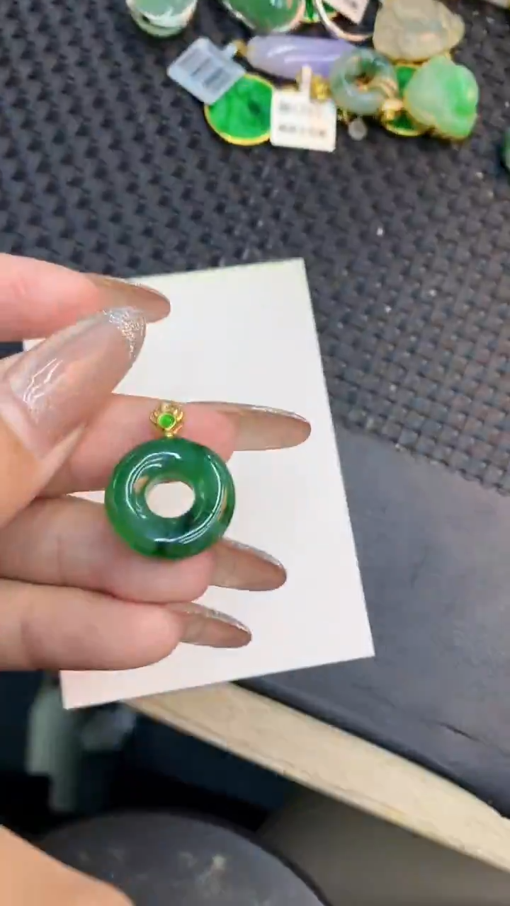 颈饰未镶嵌翡翠1