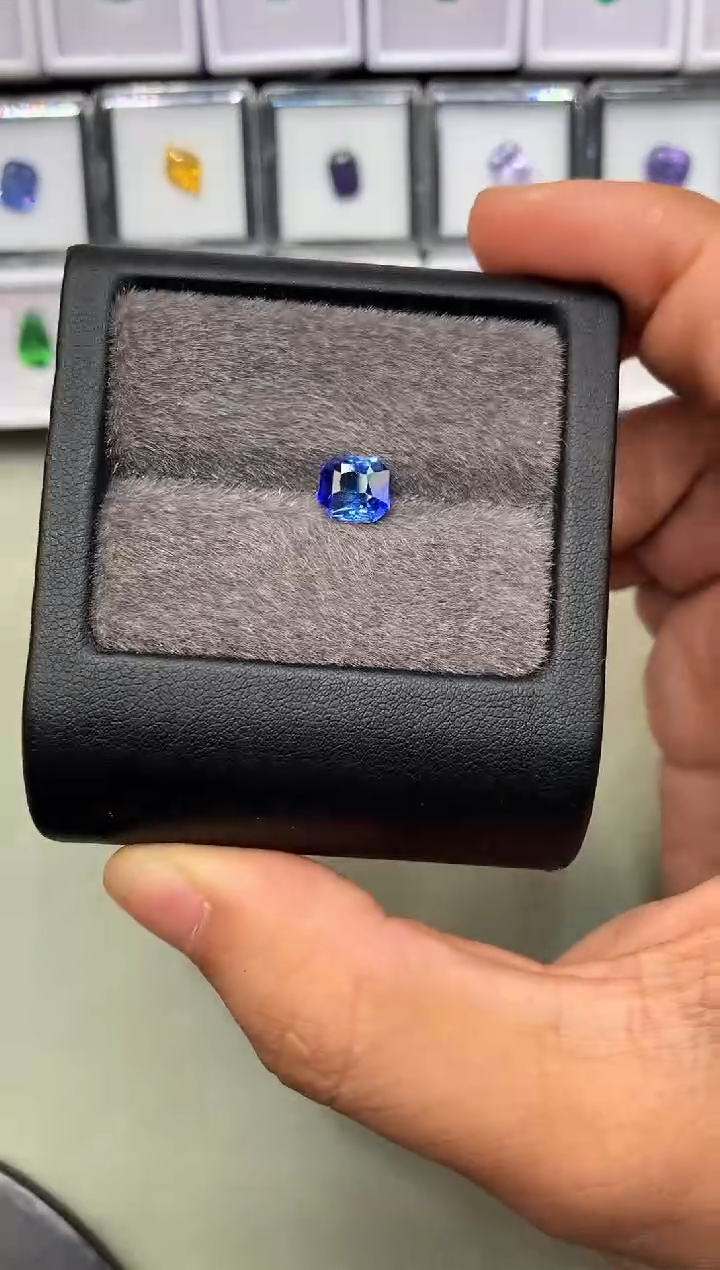 【闪购商品】定制蓝宝石裸石未镶嵌雷切 矢车菊蓝宝石 1.80ct