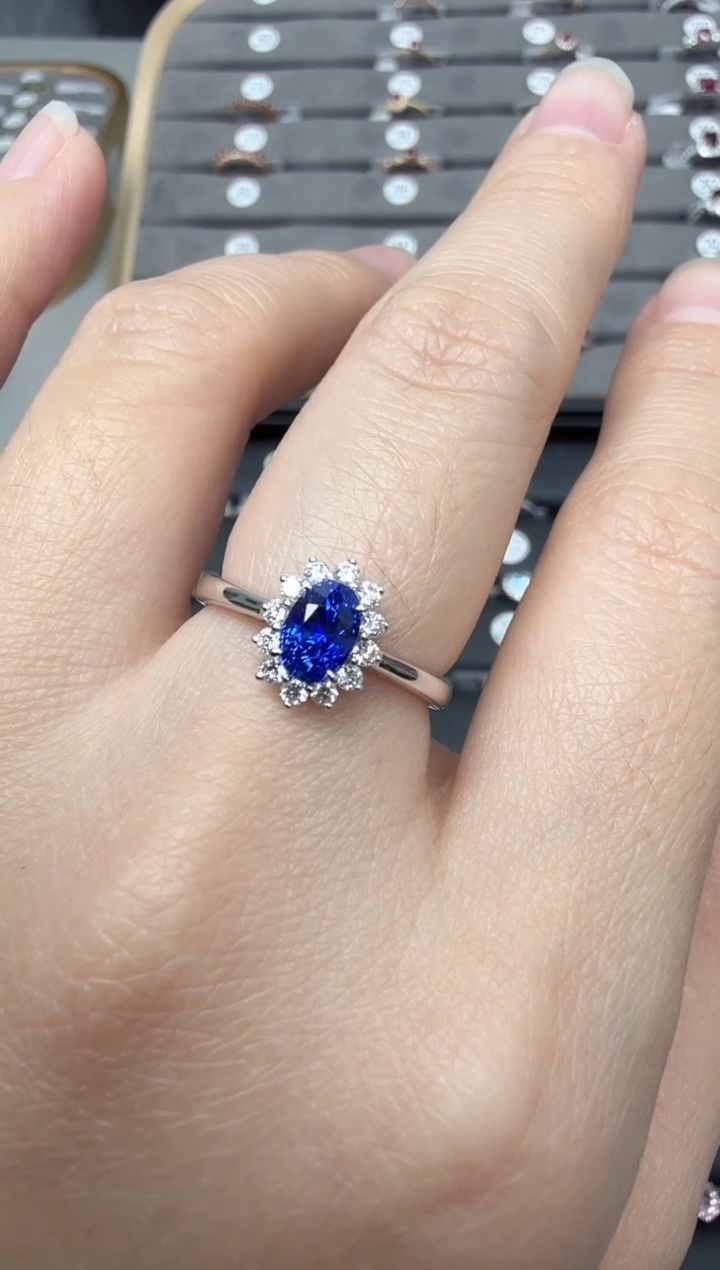 戒指蓝宝石18K金镶嵌戴妃主石1.15ct