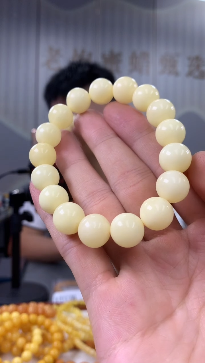 【闪购商品】琥珀裸石未镶嵌手串