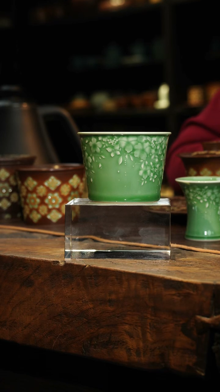 【闪购商品】瓷片李斌 梅子青 繁花猪口杯
