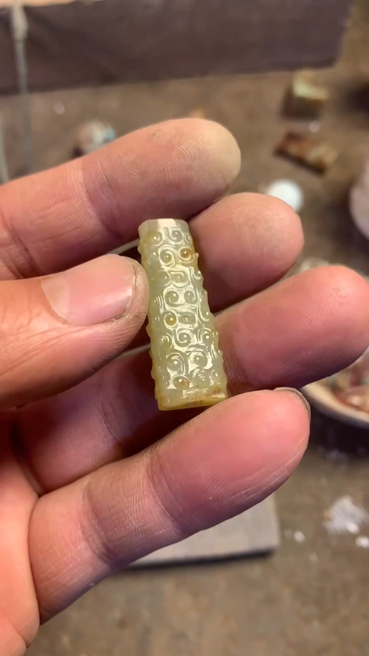 【闪购商品】透闪石质玉车挂未镶嵌1