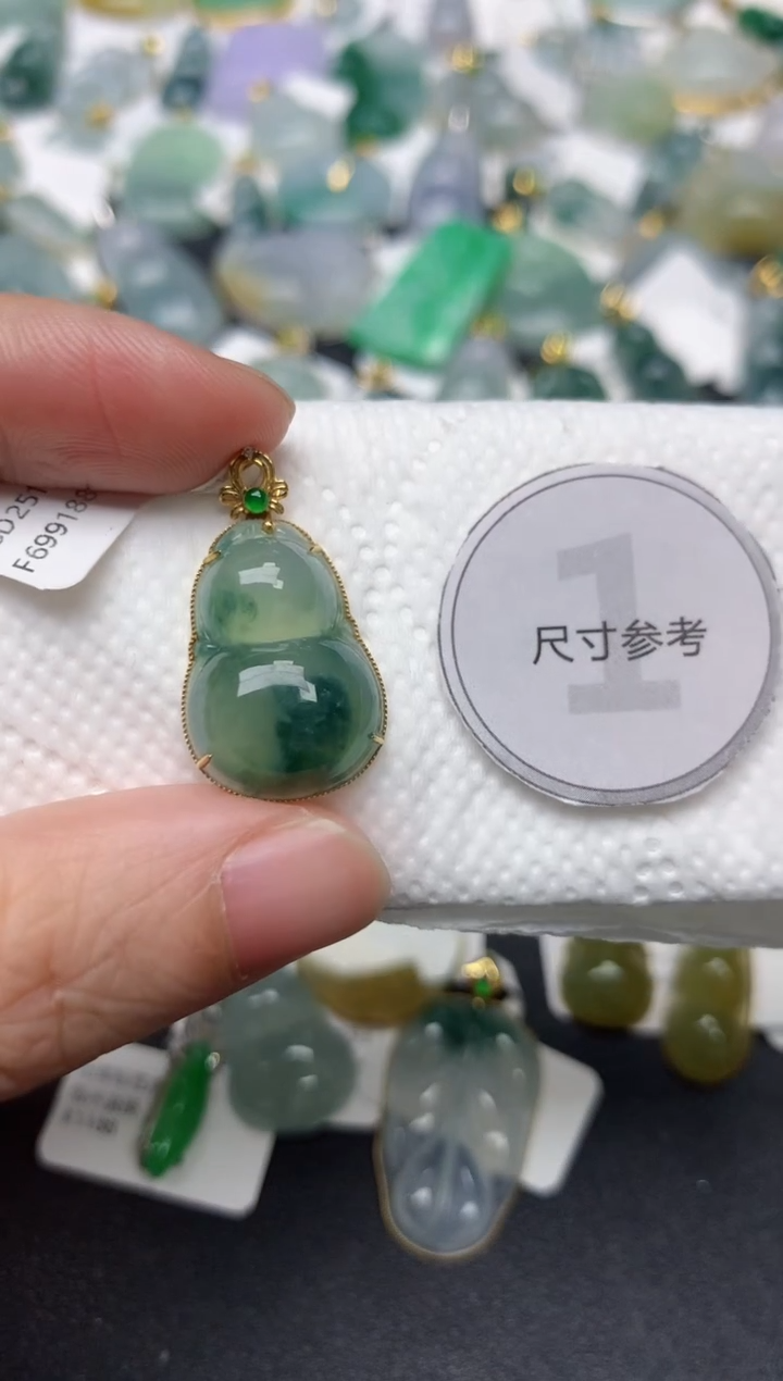 颈饰18K金镶嵌翡翠天然缅甸A货翡翠