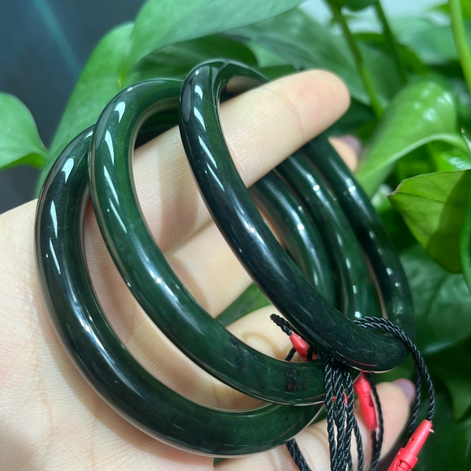 【产品部专享】天然和田玉碧玉圆条手镯微瑕需包容多样性发一cg