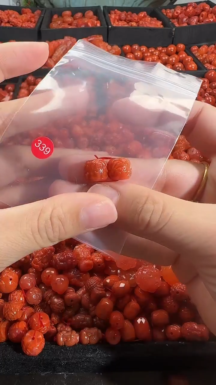 颈饰未镶嵌南红玛瑙1