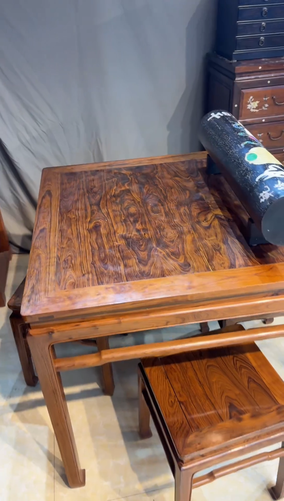 黄花梨一桌四凳木