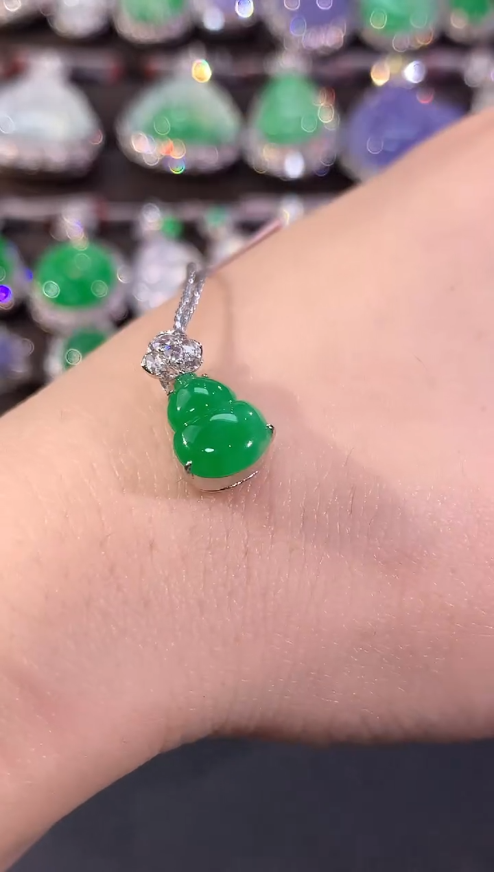 吊坠(不含链)18K金镶嵌翡翠冬日珠宝E47