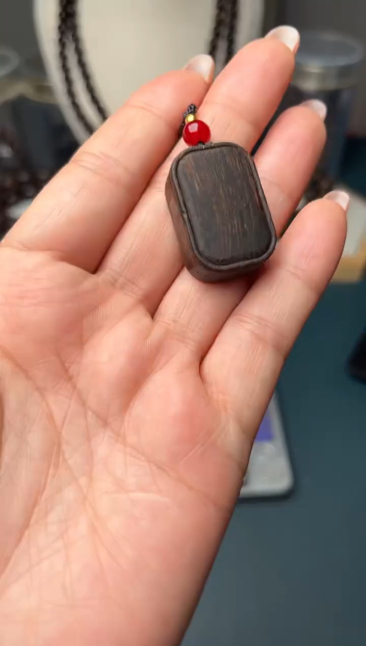 【闪购商品】沉香木吊坠白奇楠雕件无事牌