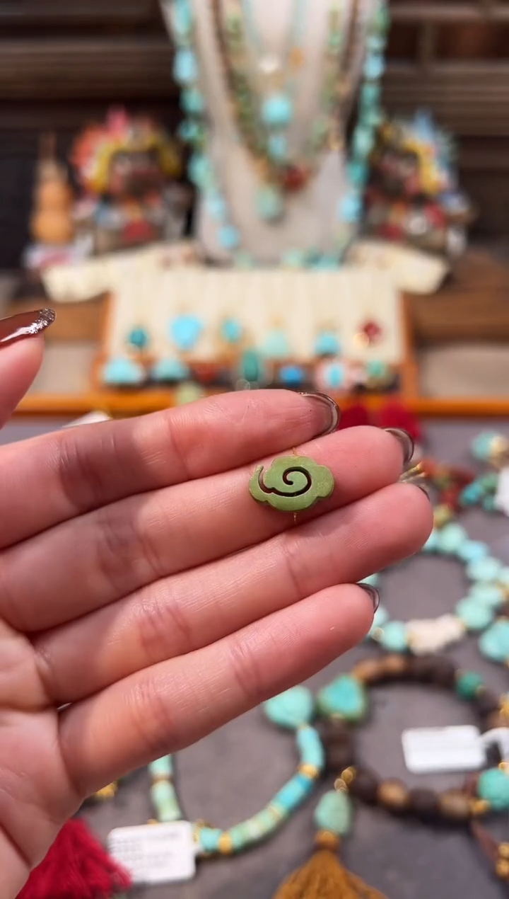 未镶嵌绿松石配饰祥云