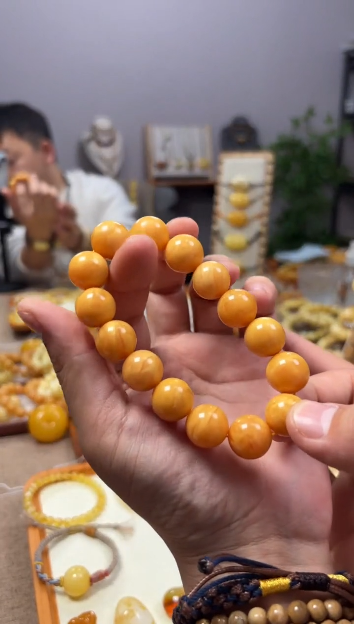 【闪购商品】蜜蜡裸石未镶嵌手串