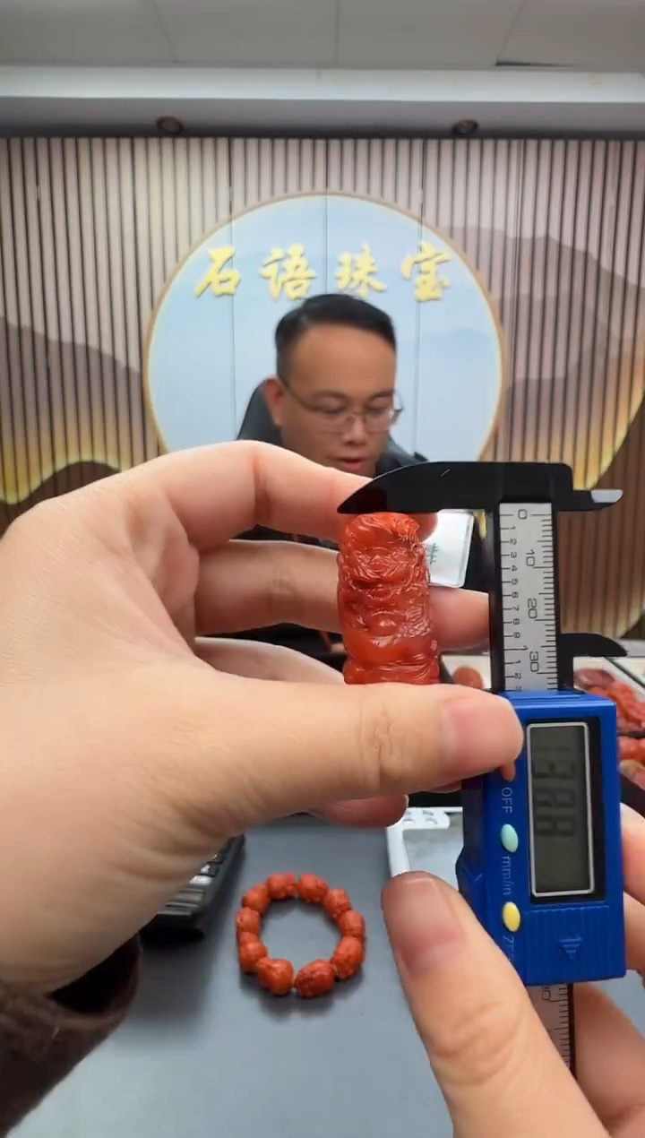 未镶嵌雕刻南红玛瑙108ZB1226产品一个