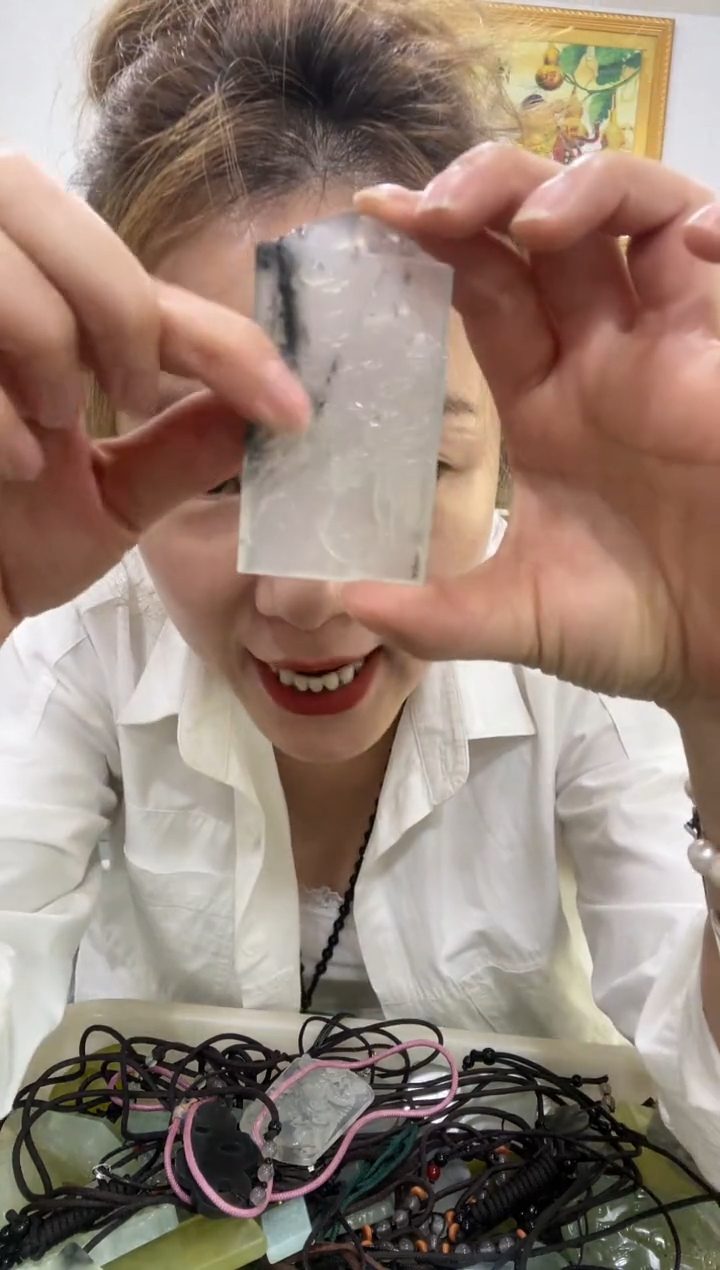 岫玉未镶嵌挂坠·