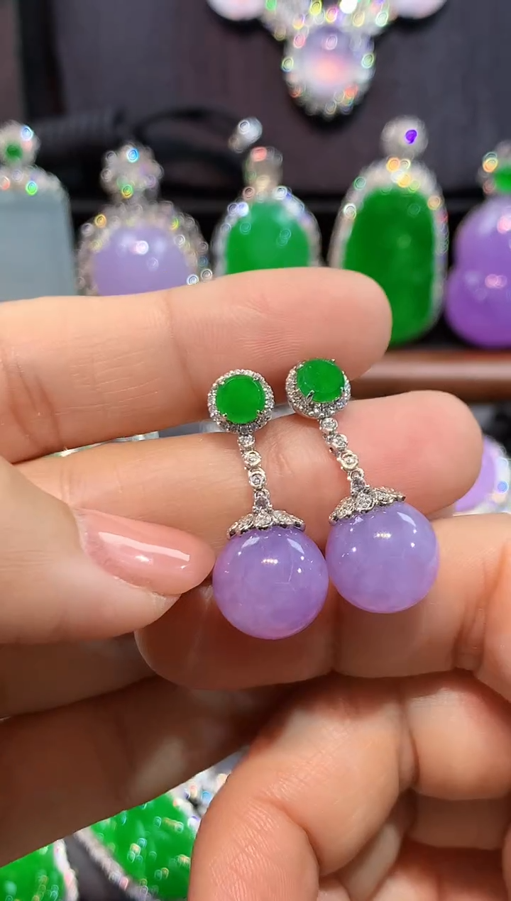 18K金镶嵌翡翠耳饰耳钉