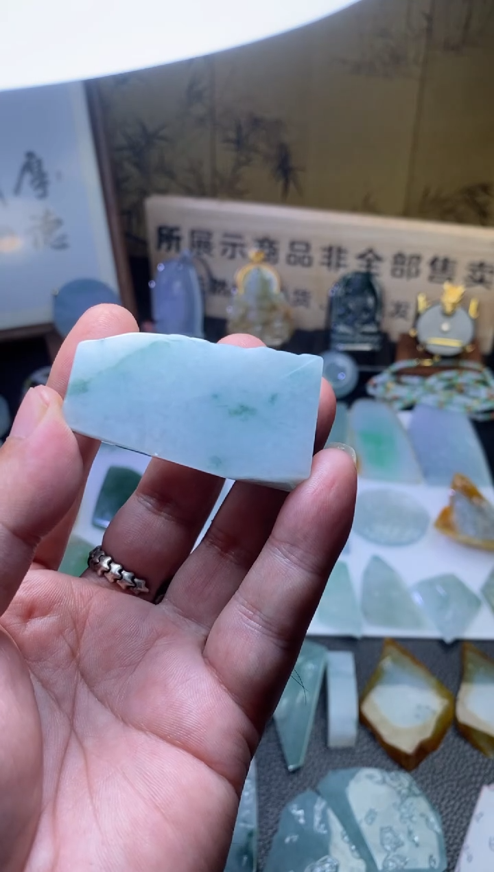 未镶嵌定制翡翠湖**哥天然缅甸翡翠A货