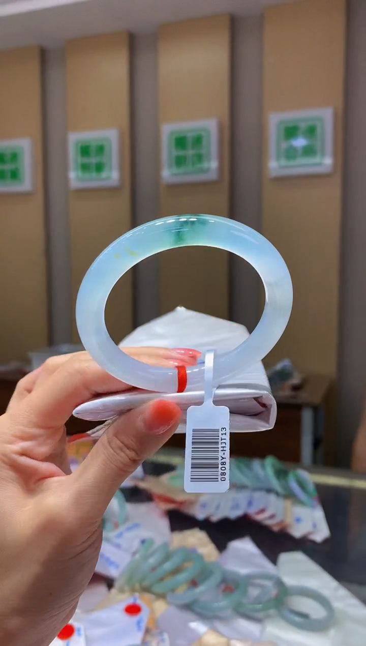 翡翠手镯未镶嵌-XX8 圈口56