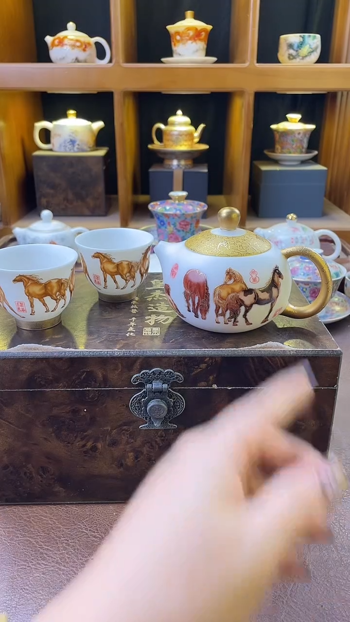 八骏图一壶（西施壶）二杯