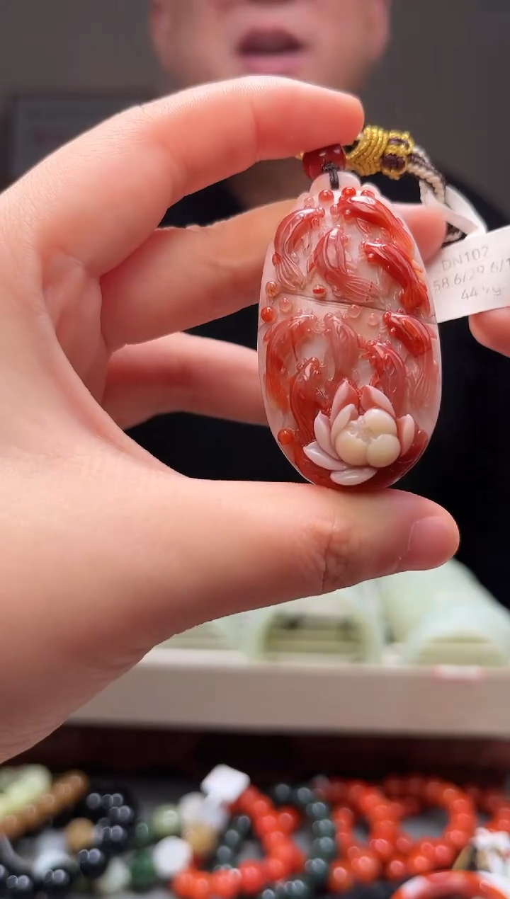 颈饰未镶嵌南红玛瑙三***舍吊坠