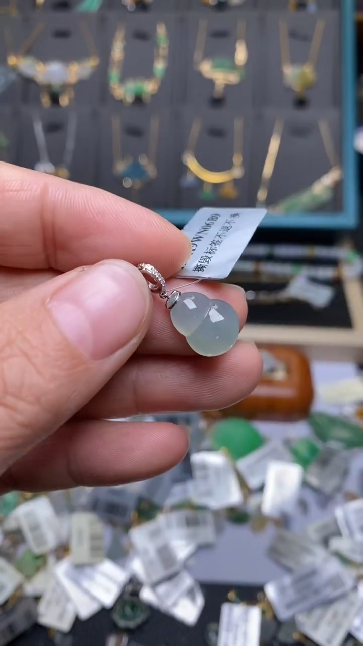 颈饰18K金镶嵌翡翠净货36878