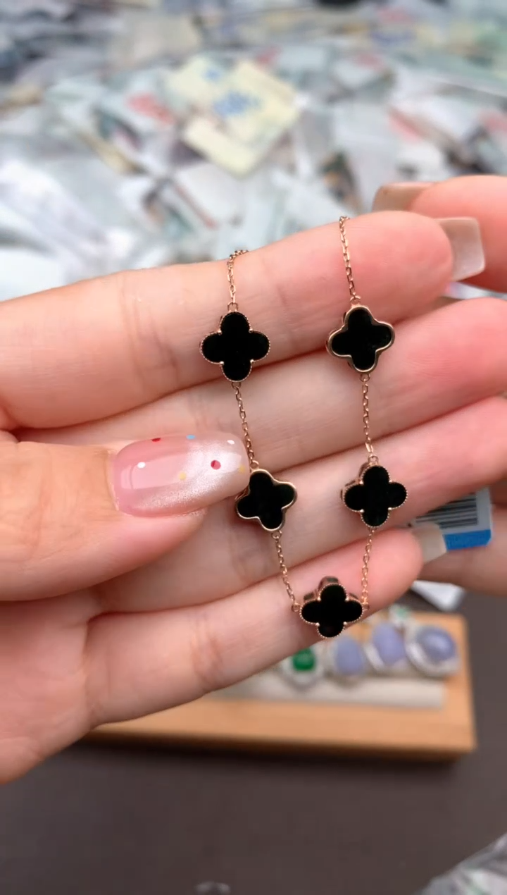 18K金镶嵌挂件翡翠一