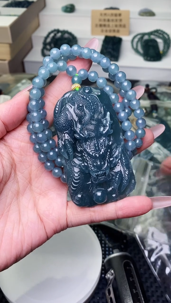 颈饰未镶嵌翡翠 