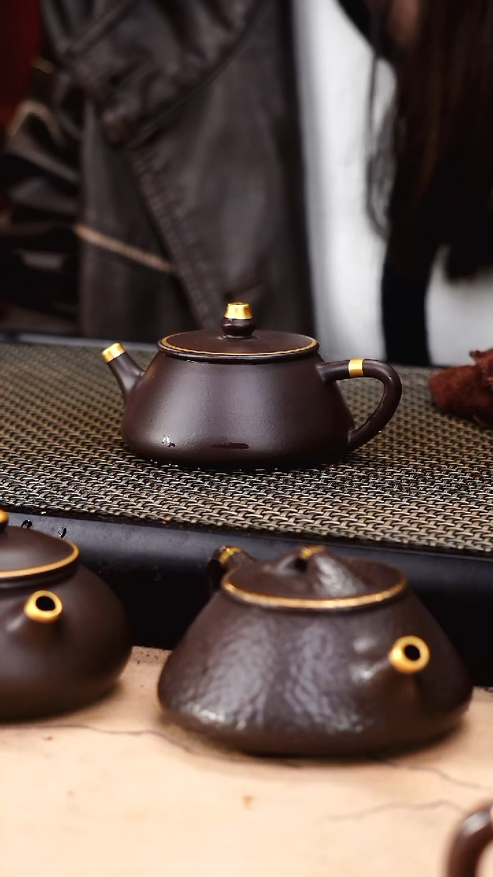 茶壶紫砂四号井茄皮紫泥描金平盖石瓢120cc