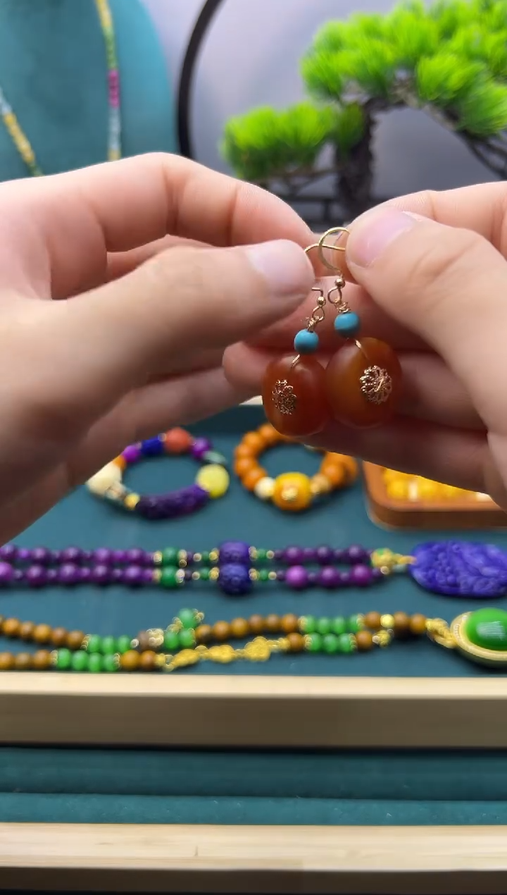 【闪购商品】蜜蜡耳饰22K金镶嵌E137          