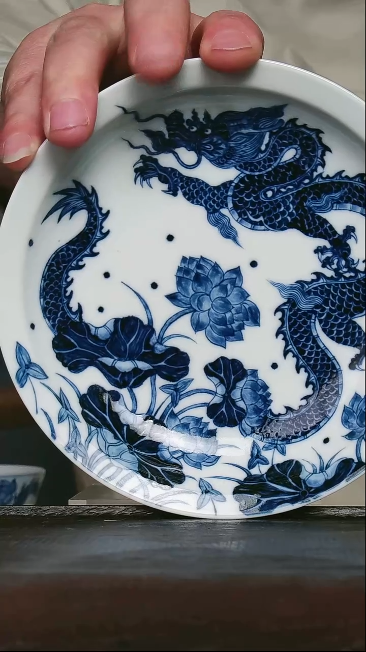 釉下青花明龙踏莲壶承