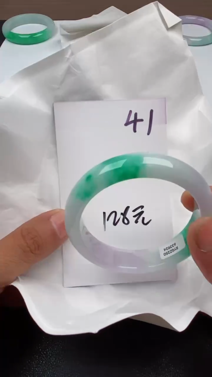 拍哪个发哪个，以实物为准