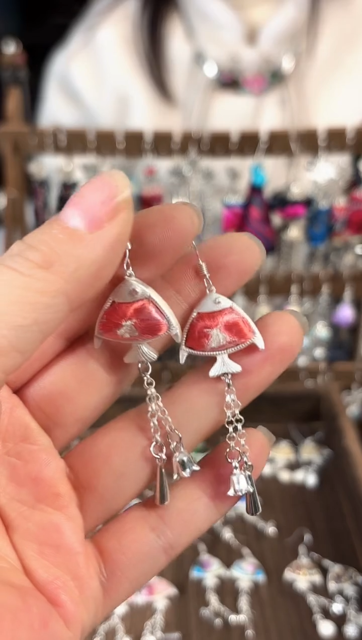 用****花彩云南阁非遗老绣饰品015