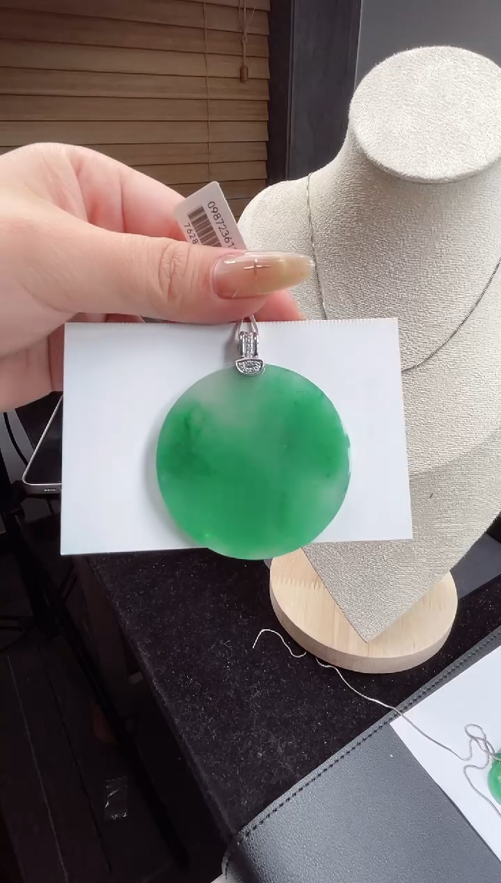 吊坠(赠链)银S925镶嵌石英质玉（非洲翠）28.38无事牌