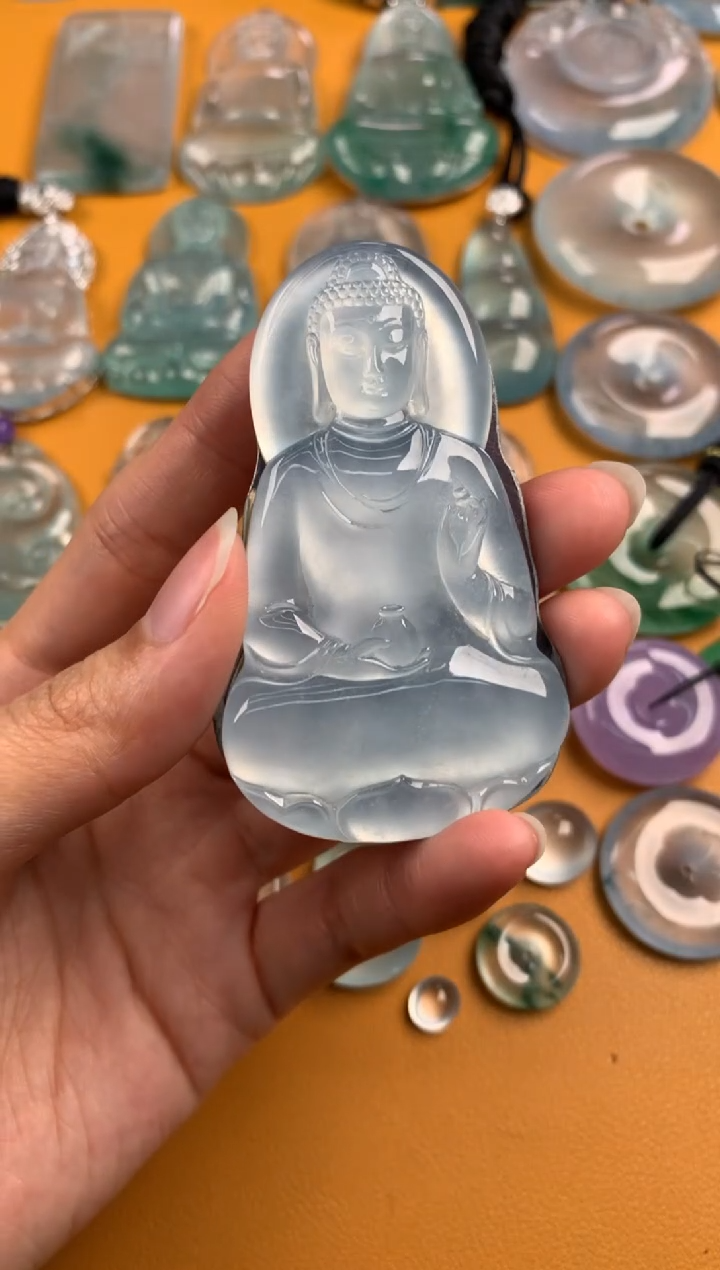 颈饰未镶嵌翡翠68.3-40.6-5.6