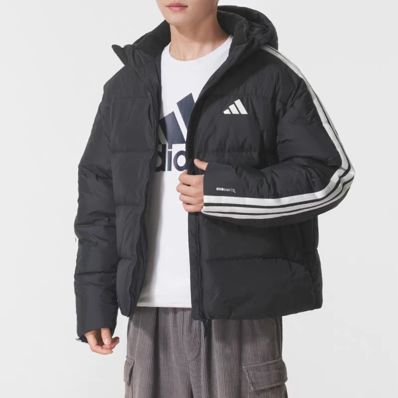 阿迪达斯adidas男款黑色经典短款冬季新款保暖鸭绒羽绒服 KC2493