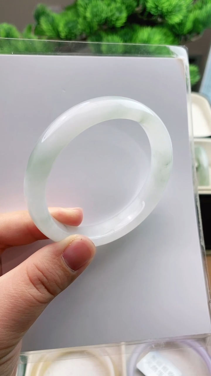 【闪购商品】石英质玉手镯未镶嵌57