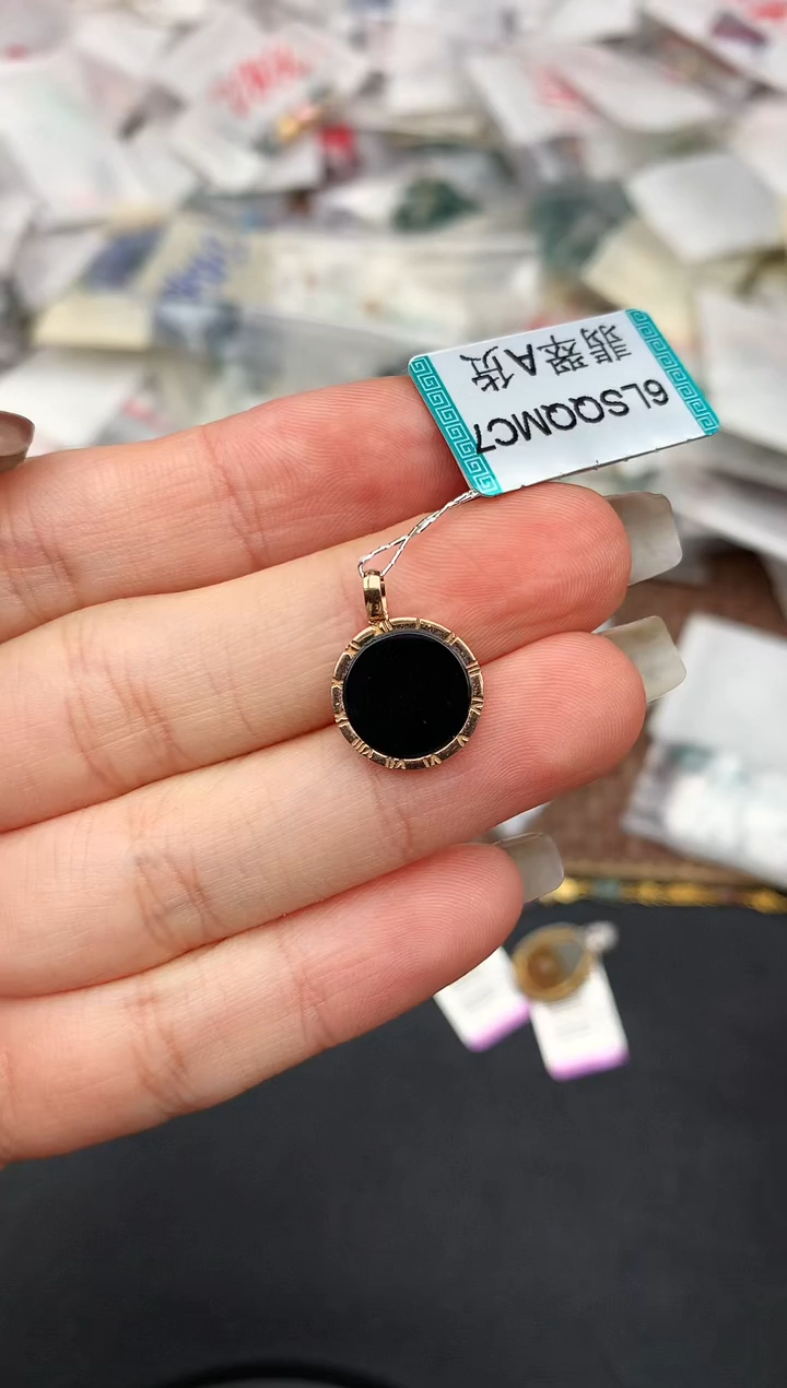 18K金镶嵌挂件翡翠—