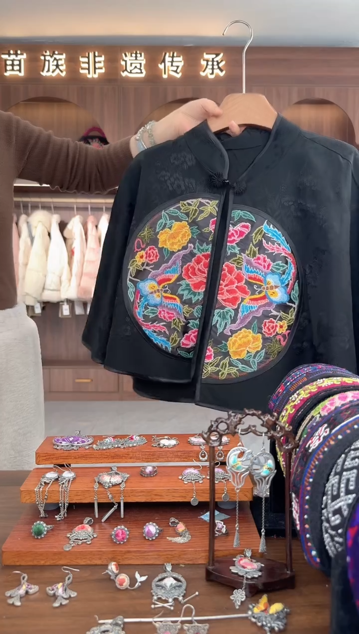 【闪购商品】织绣扶光苗绣传承L20