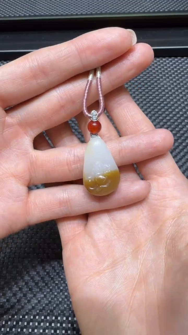 颈饰未镶嵌和田玉挂件