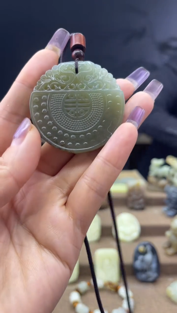 颈饰未镶嵌和田玉1