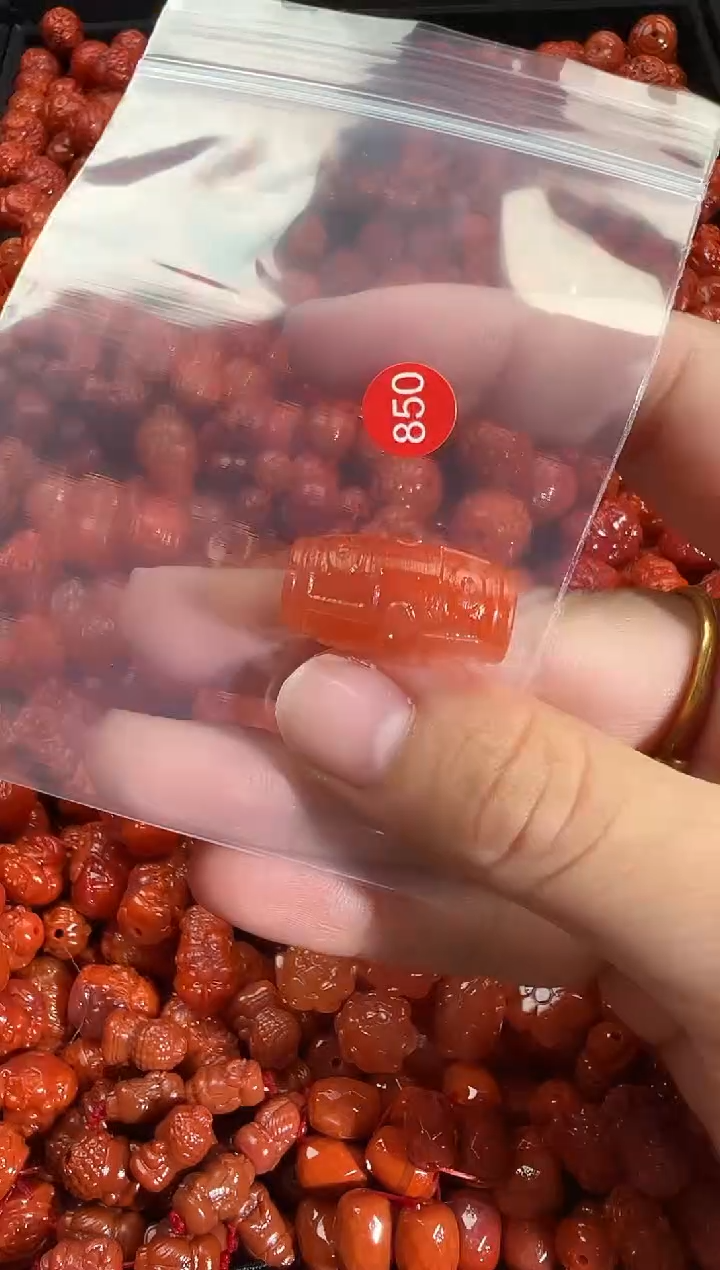 颈饰未镶嵌南红玛瑙1