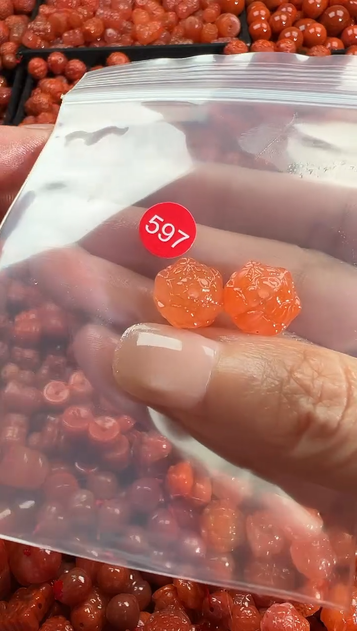 颈饰未镶嵌南红玛瑙1