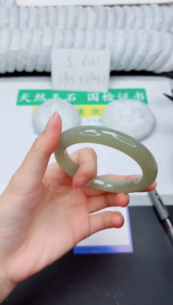 和田玉手镯未镶嵌150-62.5QS1