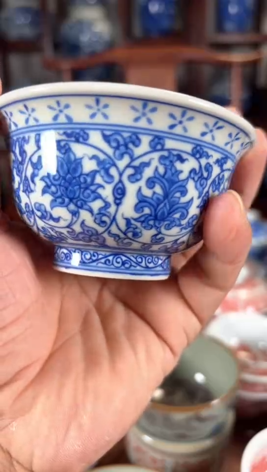 柴窑青花缠枝莲永乐压手杯杯
