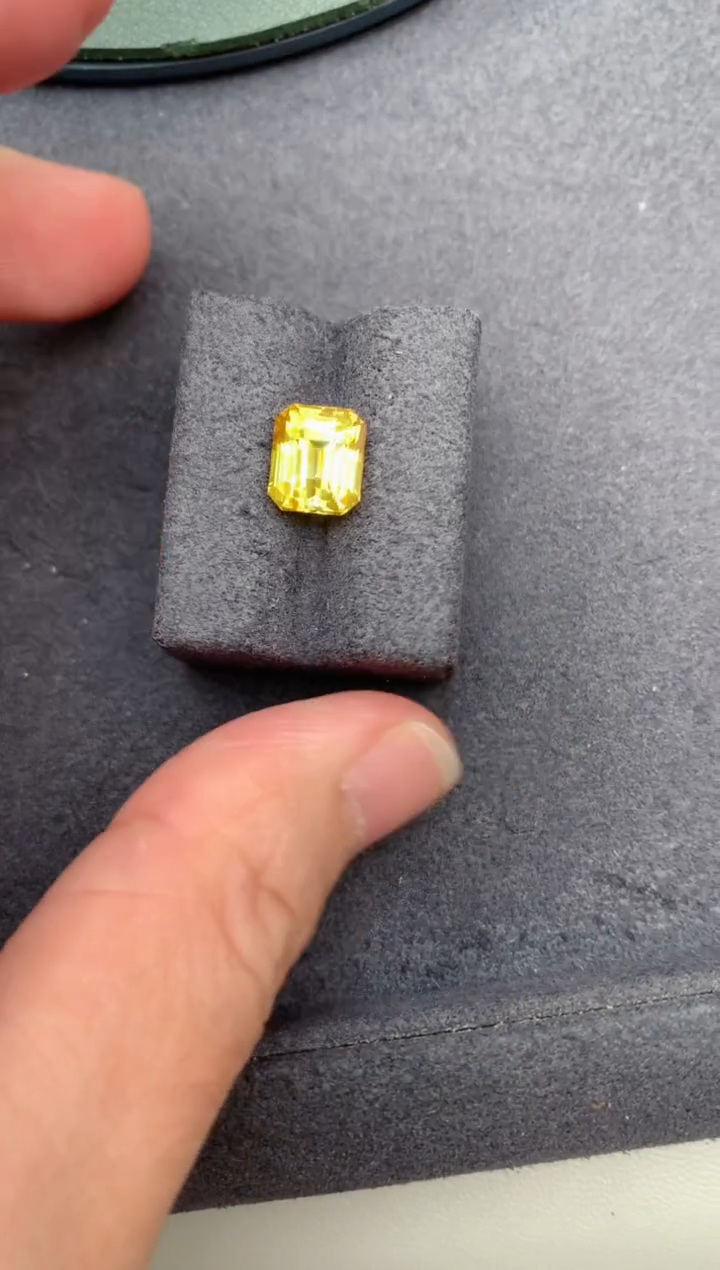 彩色蓝宝石裸石4ct黄蓝宝  BE