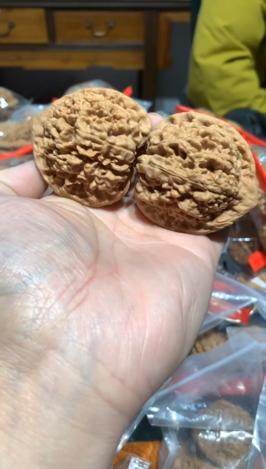 【闪购商品】文玩核桃吊坠大官帽核桃