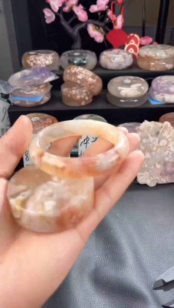 【闪购商品】石英质玉手镯未镶嵌58